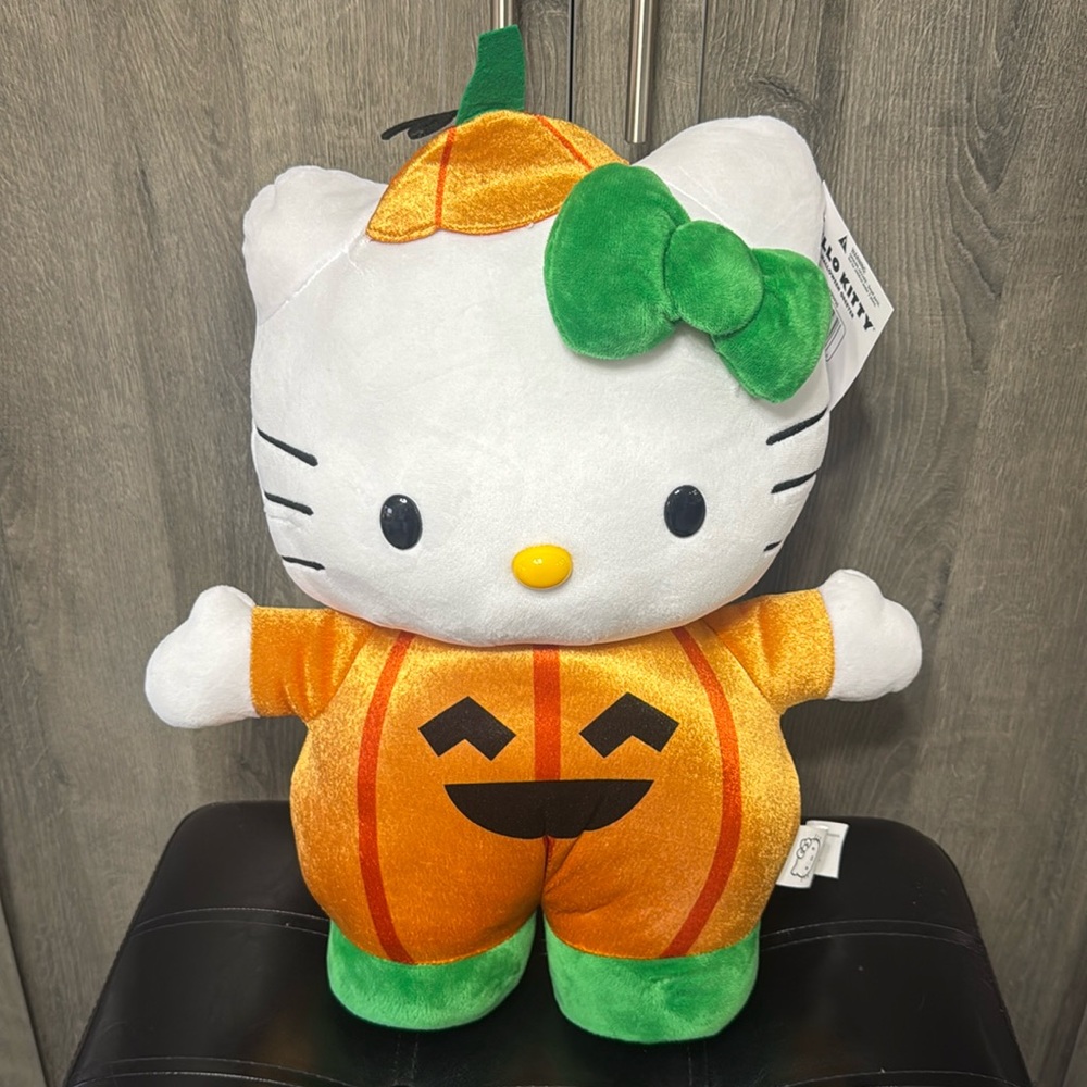 New Hello Kitty Halloween Orange & Green Pumpkin Plush Greeter With Tag